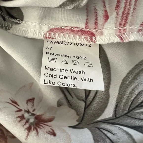 SHEIN skinny strap floral lacy tank top - Medium - Picture 8 of 9